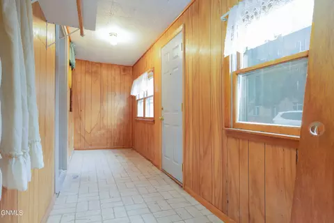 204 Collins Ave, Mandan, ND 58554 photo 7