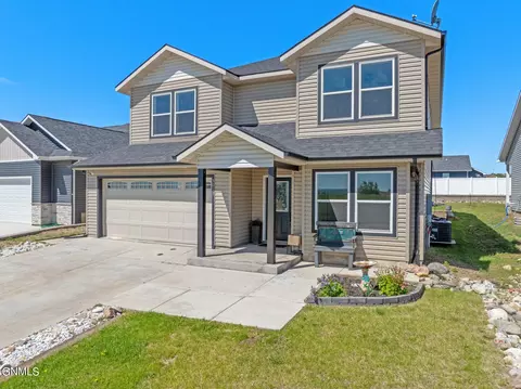 3017 27th Ave W, Williston, ND 58801 photo 3