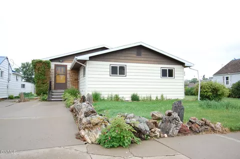 617 6th St SE, Sidney, MT 59270 photo 1