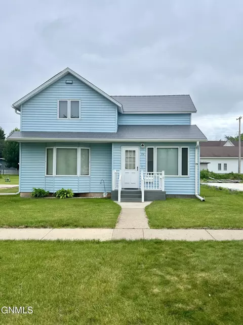 114 8th St N, Oakes, ND 58474
