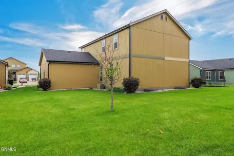 803 40th St E, Williston, ND 58801 photo 2