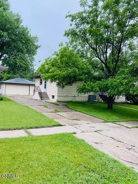 209 3rd Ave SW, Mandan, ND 58554