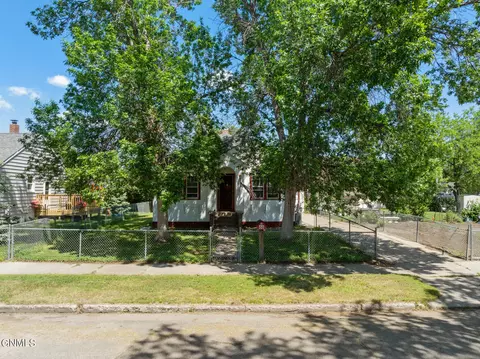606 4th St W, Williston, ND 58801 photo 2