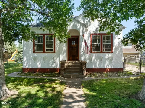 606 4th St W, Williston, ND 58801