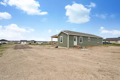 5506 Kingston Ave, Williston, ND 58801 photo 2