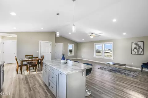 5506 Kingston Ave, Williston, ND 58801 photo 7
