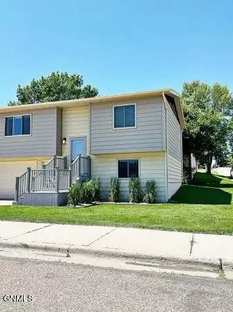 Exterior - 1207 E Ridge Ct, Williston, ND 58801 photo 2 of 3
