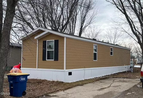 103 Northland Ests, Jamestown, ND 58401