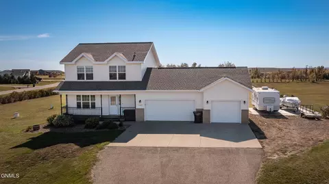 5637 Copper Pt, Bismarck, ND 58504