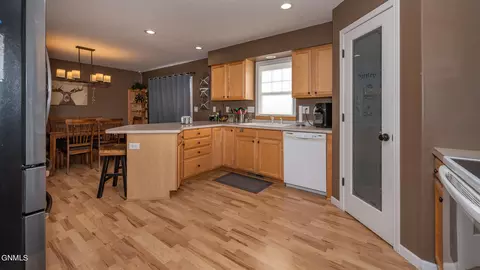 5637 Copper Pt, Bismarck, ND 58504 photo 7