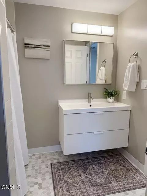 Bath - 2609 Skyway Ct, Williston, ND 58801 photo 1 of 3
