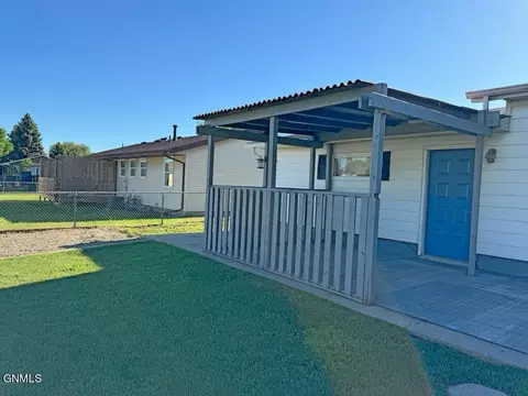 Exterior - 2609 Skyway Ct, Williston, ND 58801 photo 3 of 4