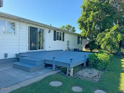Exterior - 2609 Skyway Ct, Williston, ND 58801 photo 2 of 4