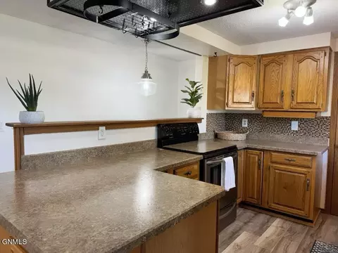 Kitchen - 2609 Skyway Ct, Williston, ND 58801 photo 3 of 5