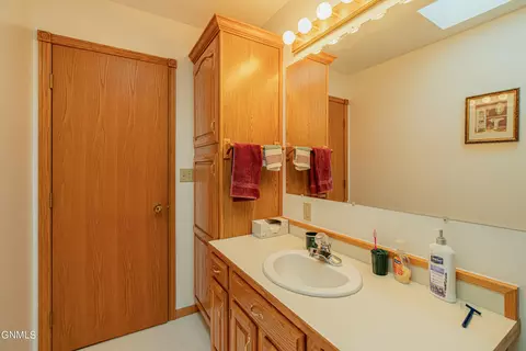 Bath - 2225 E Capitol Ave, Bismarck, ND 58501 photo 6 of 12