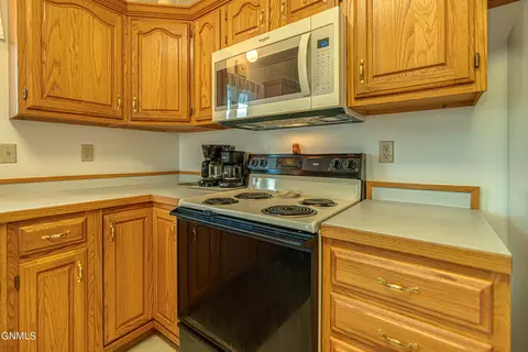 Kitchen - 2225 E Capitol Ave, Bismarck, ND 58501 photo 4 of 5