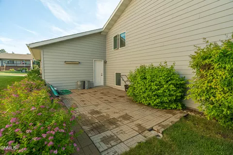 Exterior - 2225 E Capitol Ave, Bismarck, ND 58501 photo 8 of 13