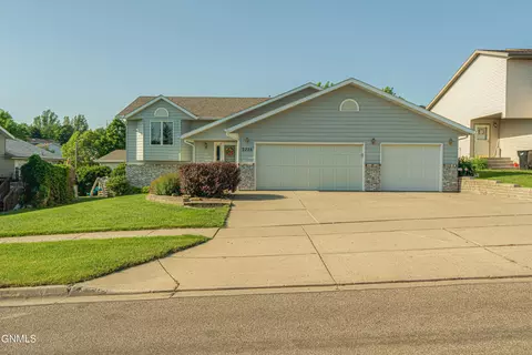 Exterior - 2225 E Capitol Ave, Bismarck, ND 58501 photo 11 of 13