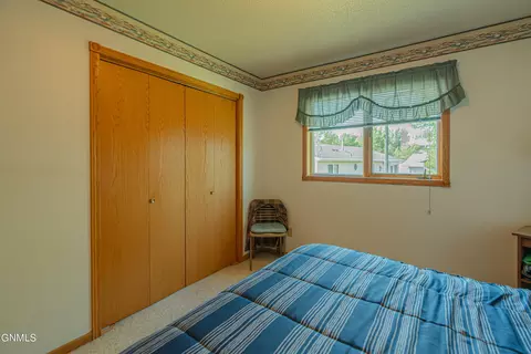 Bedroom - 2225 E Capitol Ave, Bismarck, ND 58501 photo 4 of 6