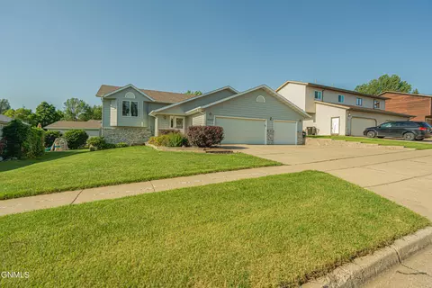 Exterior - 2225 E Capitol Ave, Bismarck, ND 58501 photo 4 of 13