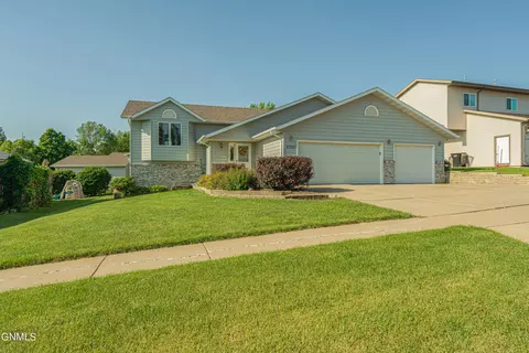 Exterior - 2225 E Capitol Ave, Bismarck, ND 58501 photo 5 of 13