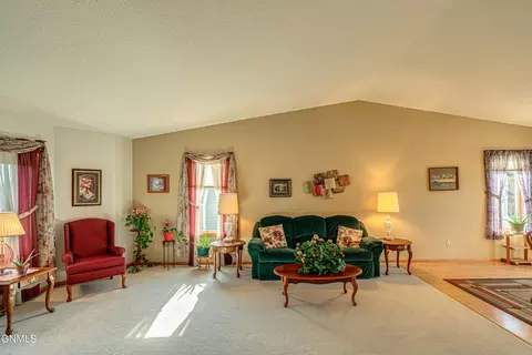 Living - 2225 E Capitol Ave, Bismarck, ND 58501 photo 6 of 8