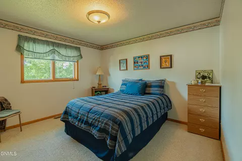 Bedroom - 2225 E Capitol Ave, Bismarck, ND 58501 photo 3 of 6