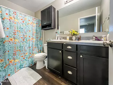 Bath - 1569 47th Loop SE, Minot, ND 58701 photo 1 of 1