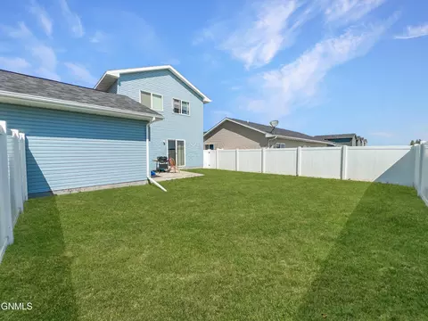Exterior - 1569 47th Loop SE, Minot, ND 58701 photo 4 of 5
