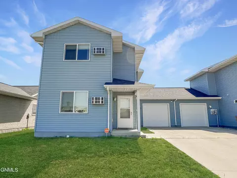 1569 47th Loop SE, Minot, ND 58701