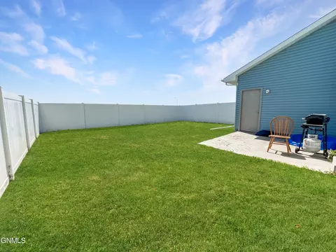 Exterior - 1569 47th Loop SE, Minot, ND 58701 photo 3 of 5