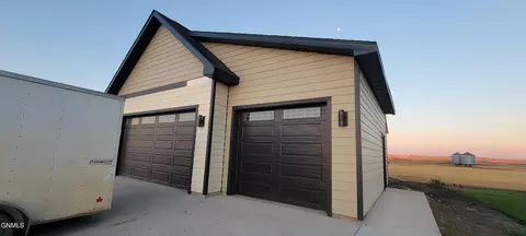 2909 44th Ave W, Williston, ND 58801 photo 6