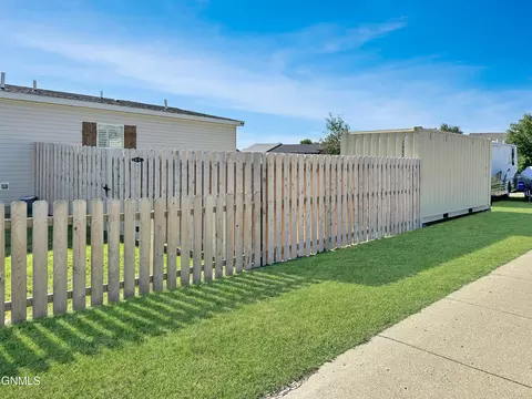 1843 31st St W, Williston, ND 58801 photo 16