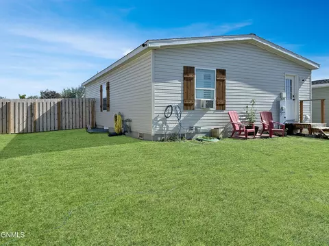 1843 31st St W, Williston, ND 58801 photo 11