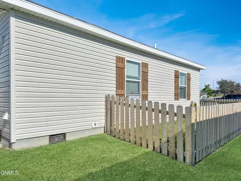 1843 31st St W, Williston, ND 58801 photo 13