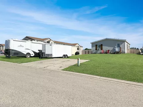1843 31st St W, Williston, ND 58801 photo 18