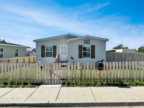 1843 31st St W, Williston, ND 58801 photo 2
