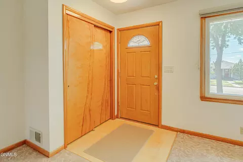 Entry Way - 2202 E Rosser Ave, Bismarck, ND 58501 photo 1 of 7