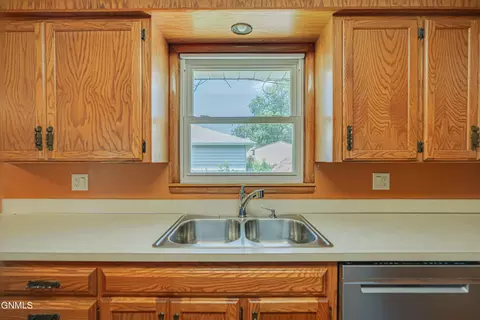 Kitchen - 2202 E Rosser Ave, Bismarck, ND 58501 photo 6 of 14