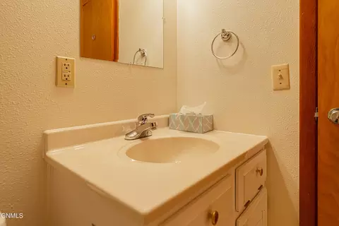 Bath - 2202 E Rosser Ave, Bismarck, ND 58501 photo 9 of 9