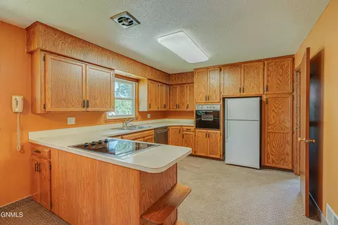 Kitchen - 2202 E Rosser Ave, Bismarck, ND 58501 photo 1 of 14