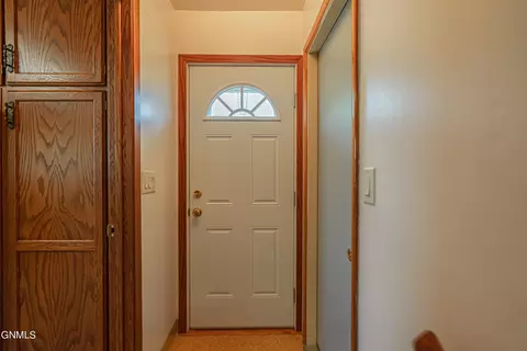 Entry Way - 2202 E Rosser Ave, Bismarck, ND 58501 photo 2 of 7