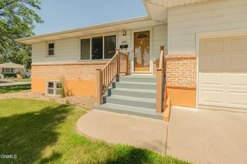 Exterior - 2202 E Rosser Ave, Bismarck, ND 58501 photo 4 of 11