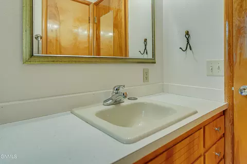 Bath - 2202 E Rosser Ave, Bismarck, ND 58501 photo 4 of 9