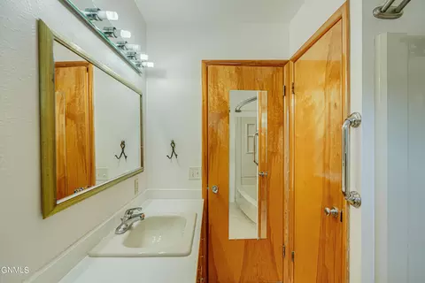 Bath - 2202 E Rosser Ave, Bismarck, ND 58501 photo 5 of 9