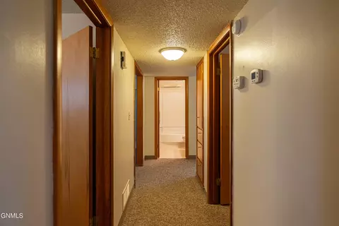 Entry Way - 2202 E Rosser Ave, Bismarck, ND 58501 photo 5 of 7