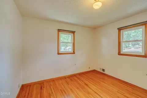 Bedroom - 2202 E Rosser Ave, Bismarck, ND 58501 photo 4 of 9