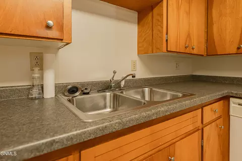 Kitchen - 2202 E Rosser Ave, Bismarck, ND 58501 photo 14 of 14