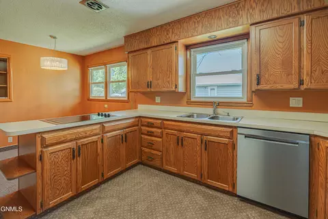 Kitchen - 2202 E Rosser Ave, Bismarck, ND 58501 photo 8 of 14