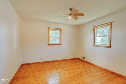 Bedroom - 2202 E Rosser Ave, Bismarck, ND 58501 photo 2 of 9